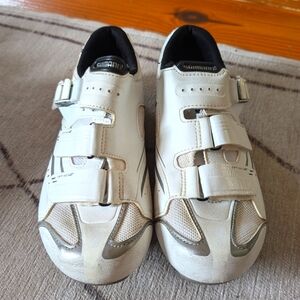 USED Shimano Dynalast Women’s Cycling Shoes w/ clips - Color: White - Size: 8.5